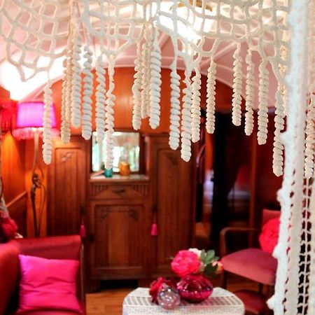 Roulottes Du Rouard Bed & Breakfast Camiers Ruang foto