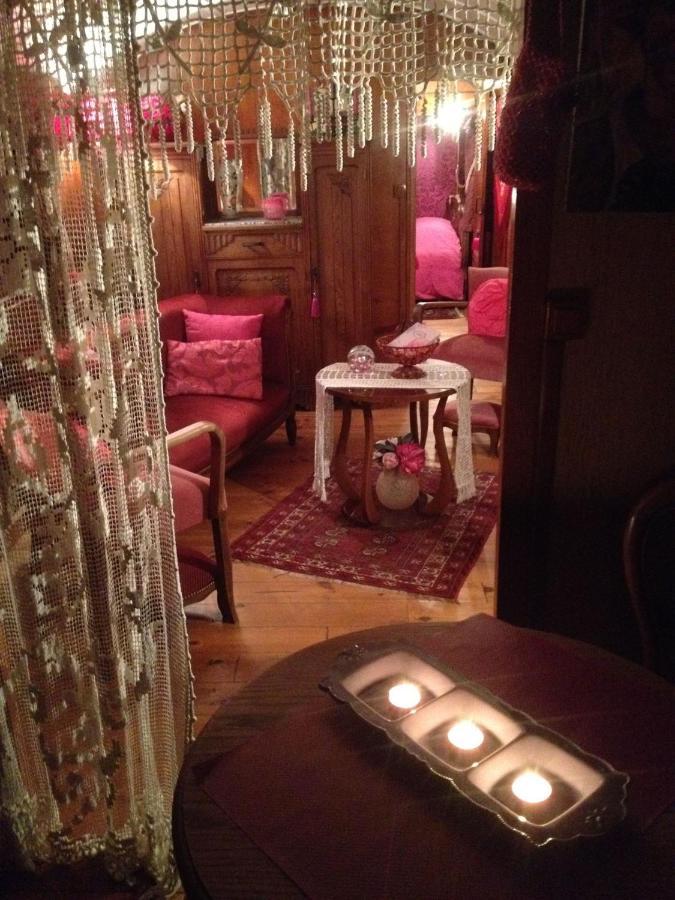 Roulottes Du Rouard Bed & Breakfast Camiers Bagian luar foto