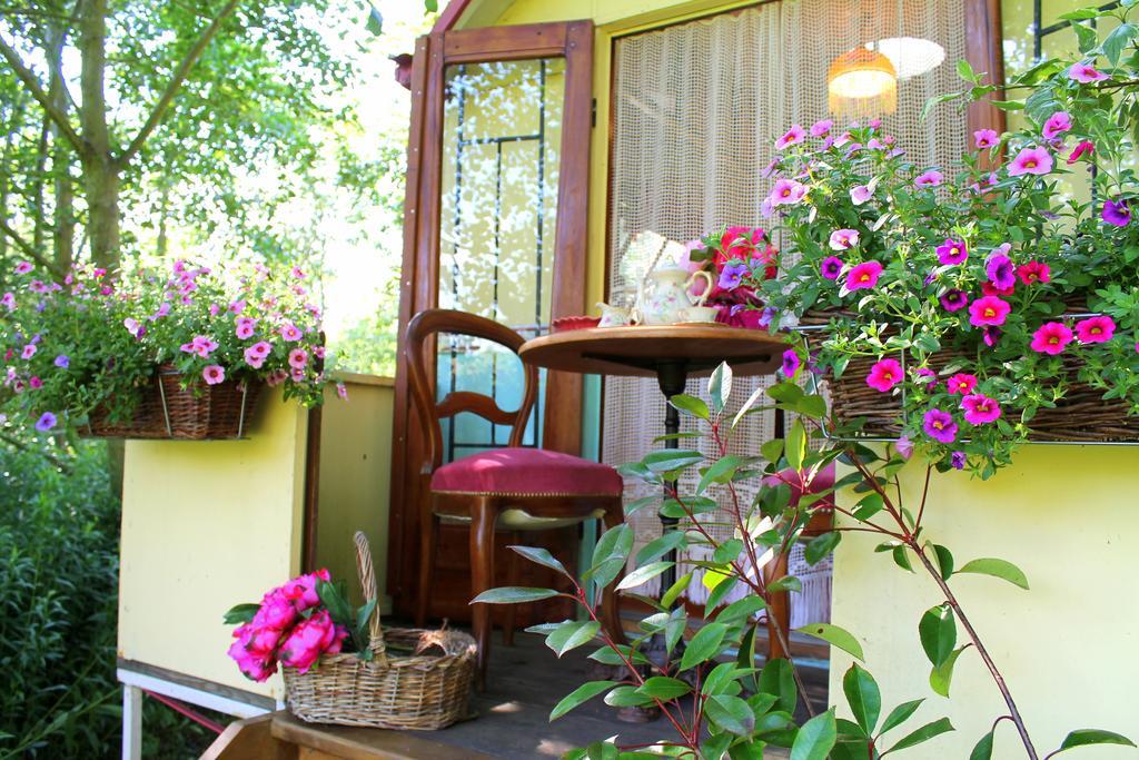 Roulottes Du Rouard Bed & Breakfast Camiers Bagian luar foto
