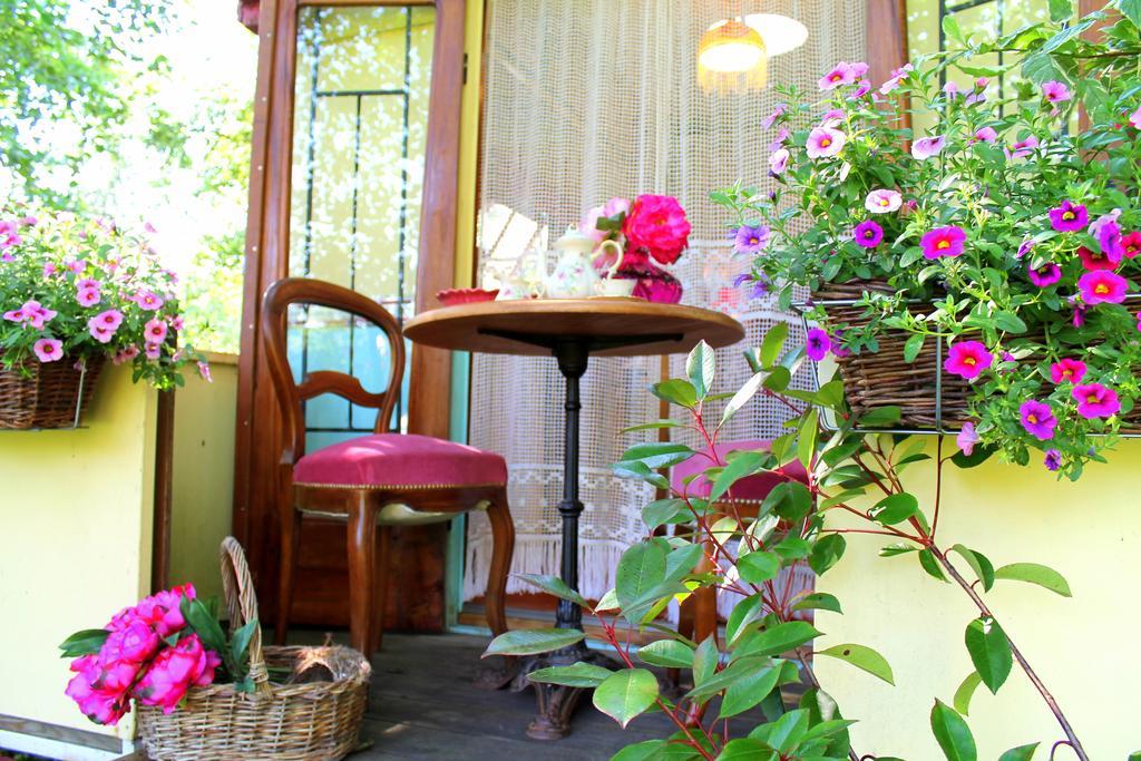 Roulottes Du Rouard Bed & Breakfast Camiers Bagian luar foto