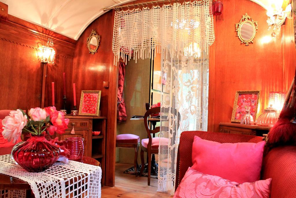 Roulottes Du Rouard Bed & Breakfast Camiers Ruang foto