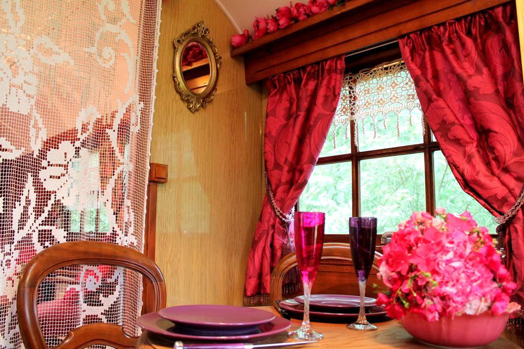 Roulottes Du Rouard Bed & Breakfast Camiers Ruang foto