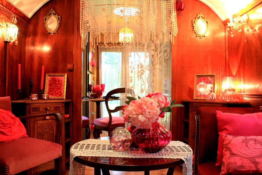 Roulottes Du Rouard Bed & Breakfast Camiers Ruang foto