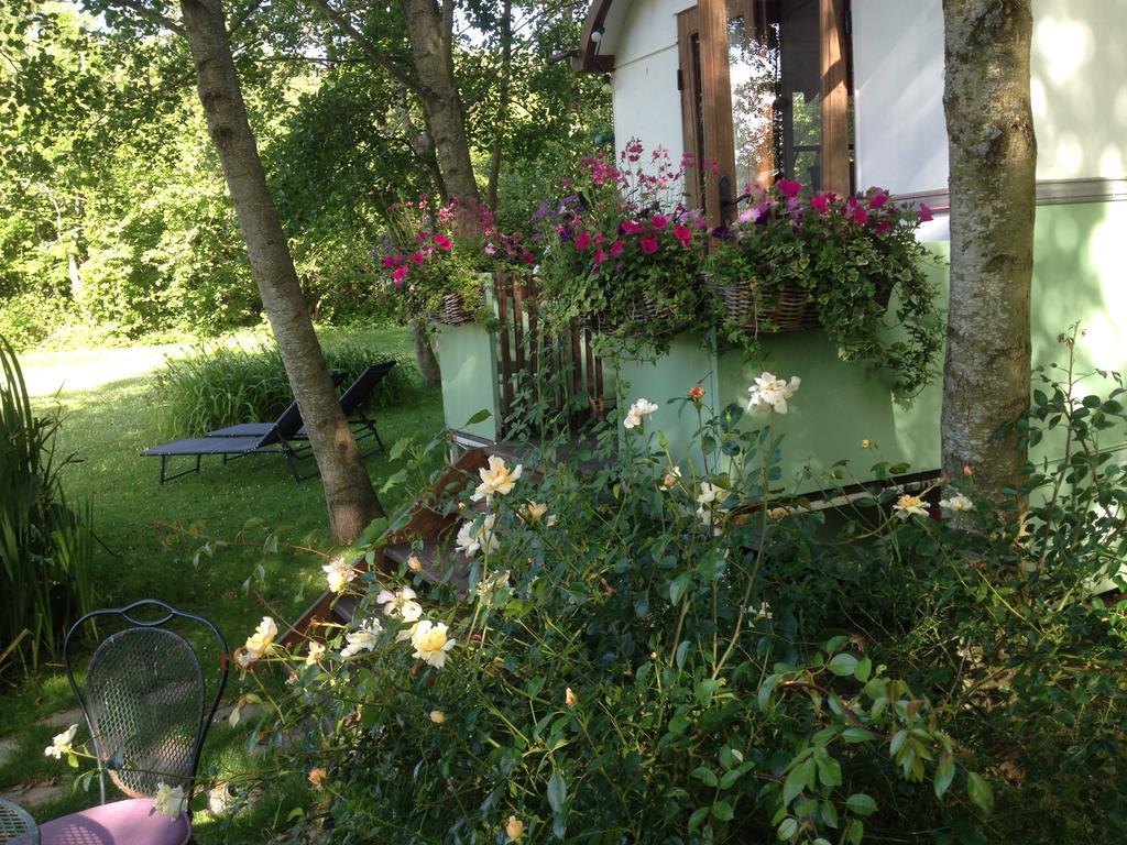 Roulottes Du Rouard Bed & Breakfast Camiers Bagian luar foto
