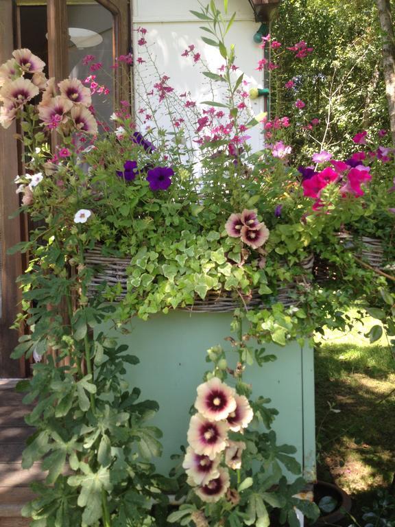 Roulottes Du Rouard Bed & Breakfast Camiers Bagian luar foto